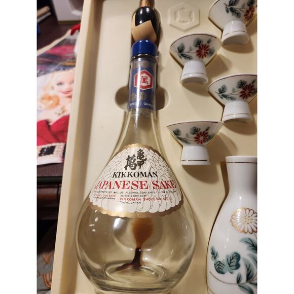 Vtg Kikkoman Sake Set w/empty sake bottle in Box - Picture 8 of 9